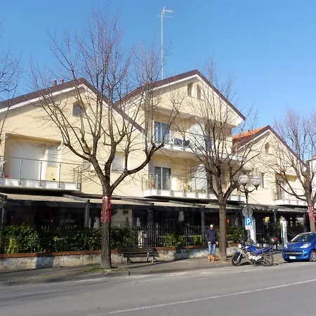 La Casa Di Pippo-bilocale Rosso Holiday home *