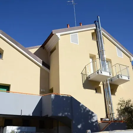 La Casa Di Pippo-bilocale Rosso Holiday home *